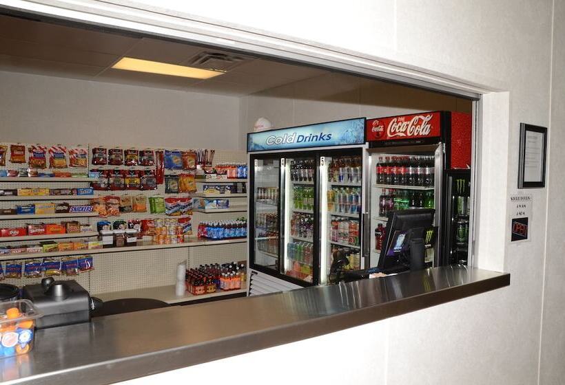 בית מלון כפרי Target Hospitality Watford City Lodge