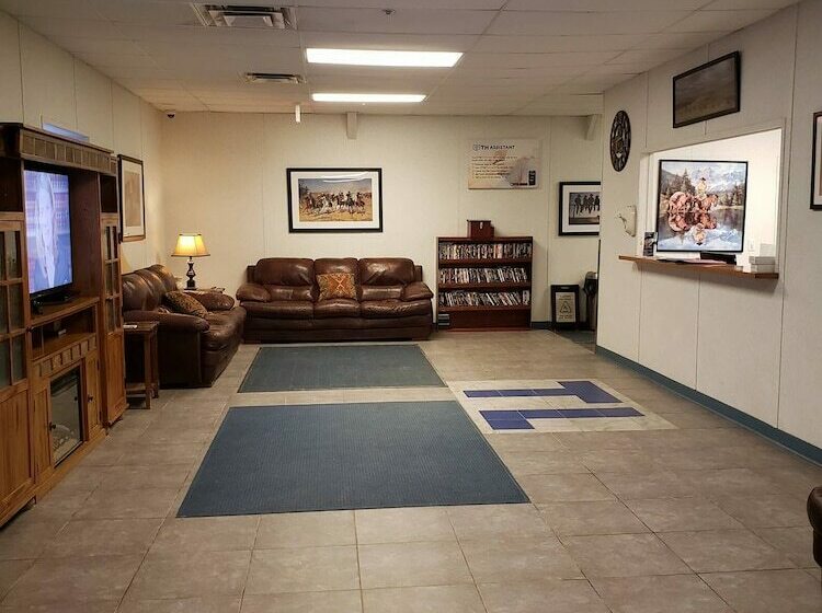 בית מלון כפרי Target Hospitality Watford City Lodge