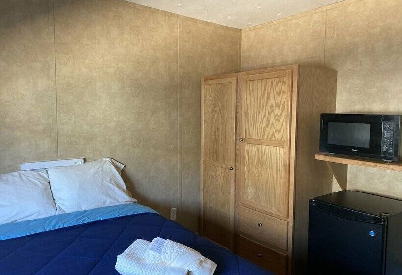 בית מלון כפרי Target Hospitality Watford City Lodge