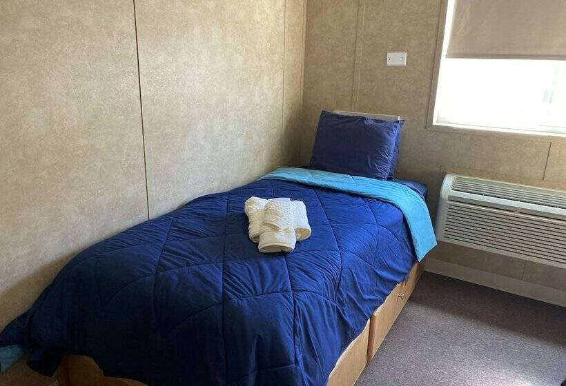 בית מלון כפרי Target Hospitality Watford City Lodge