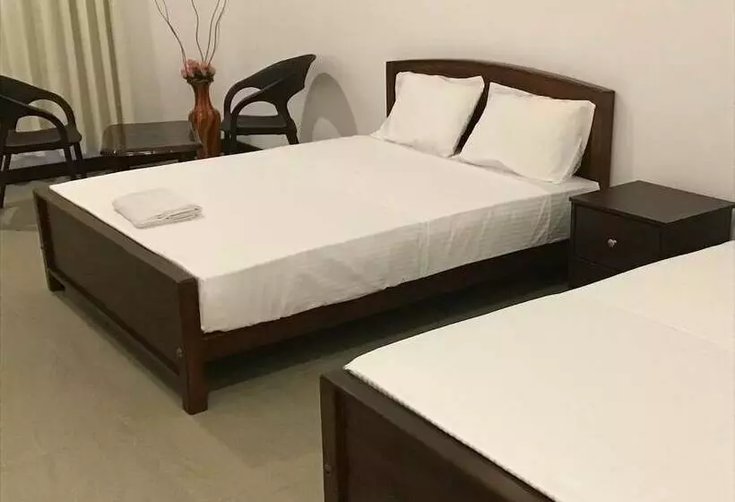 Majatalo Canalside Villa & Guest House