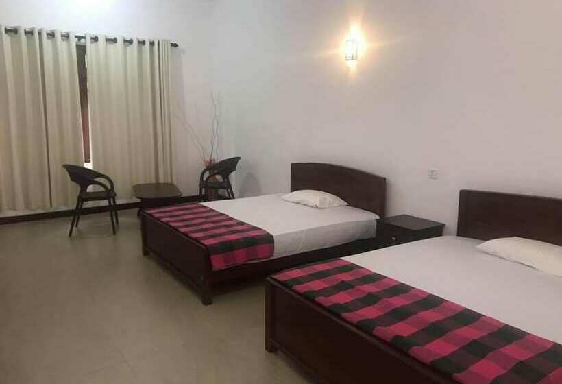 Pensionat Canalside Villa & Guest House