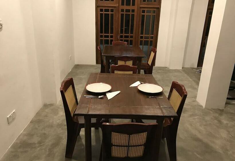 Pensionat Canalside Villa & Guest House