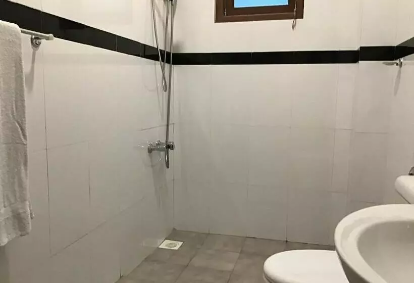 Majatalo Canalside Villa & Guest House
