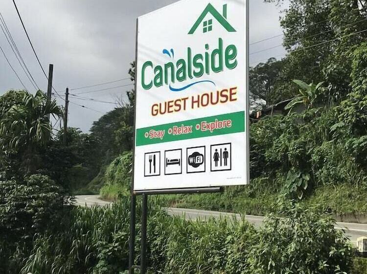 Pensionat Canalside Villa & Guest House