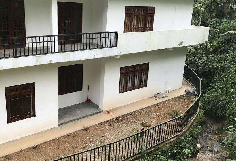 Pensionat Canalside Villa & Guest House