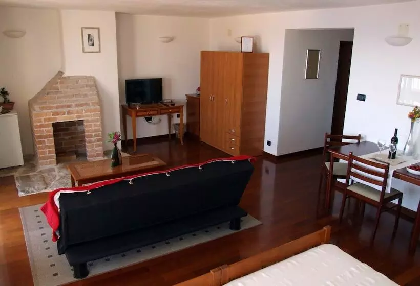 ペンション Fox Apartments