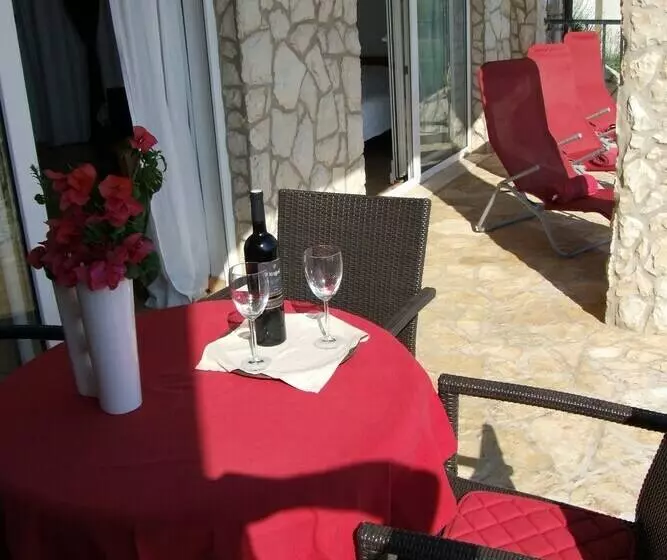 ペンション Fox Apartments