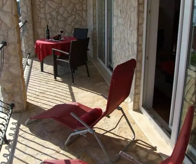 ペンション Fox Apartments