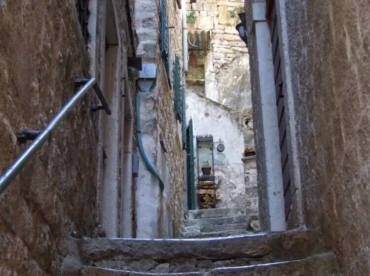 ペンション Fox Apartments