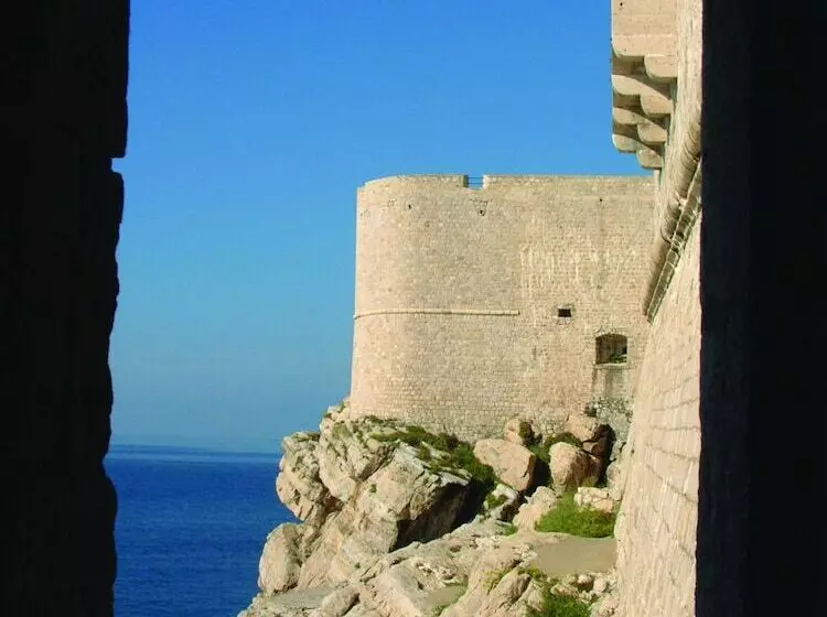 ペンション Fox Apartments