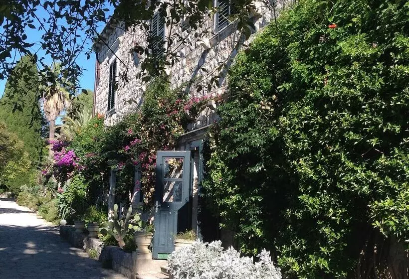 ペンション Fox Apartments