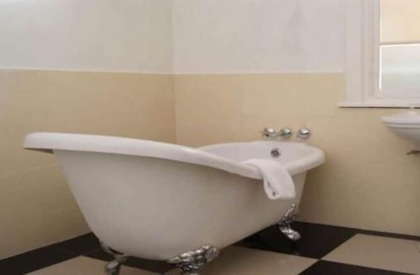 هتل Rhodes Nyanga