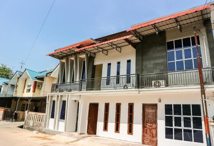 בית מלון כפרי Oyo 3377 Checkpoint Residence