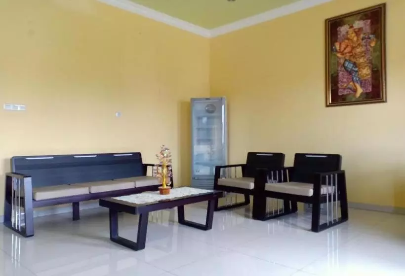 Hotelli Oyo 3516 Kinawa Family Homestay