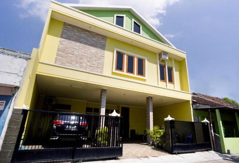 Hotel Oyo 3516 Kinawa Family Homestay