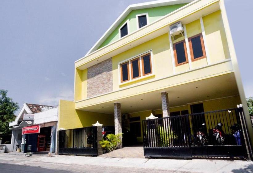 Hotel Oyo 3516 Kinawa Family Homestay