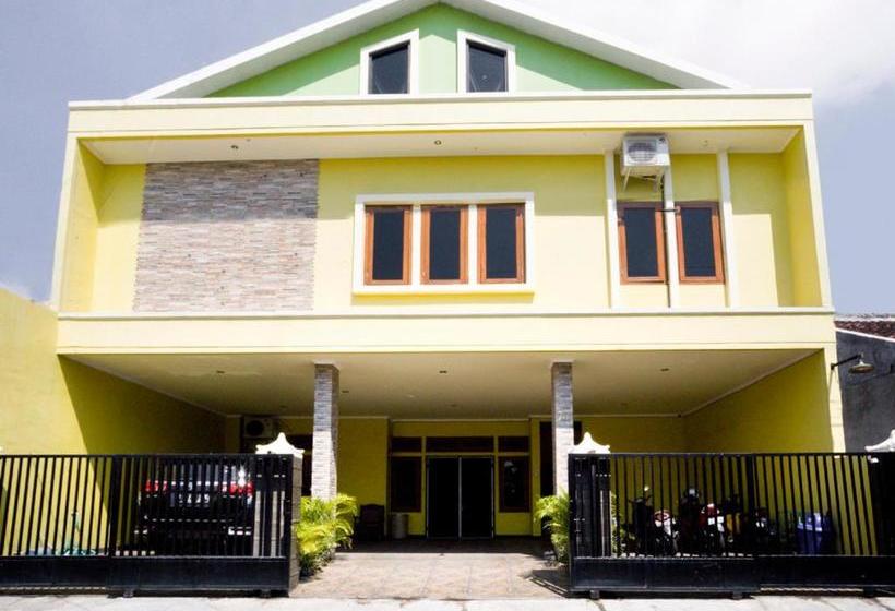 Hotel Oyo 3516 Kinawa Family Homestay