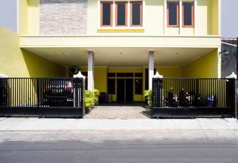 Hotel Oyo 3516 Kinawa Family Homestay