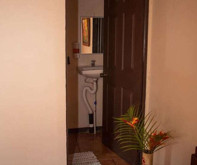 Отель Cabinas Bachelor