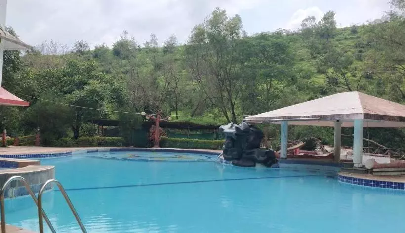 ホテル Golden Resort