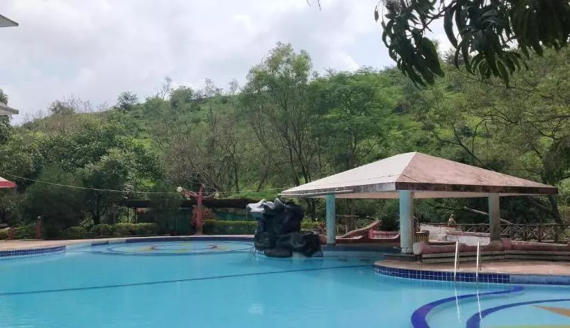 ホテル Golden Resort