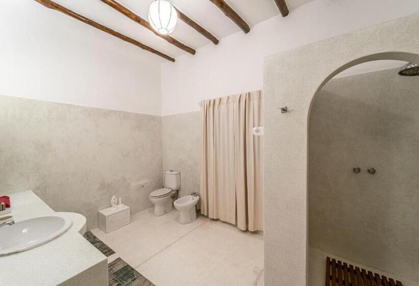 هتل Nyumba Ya Mbuyu