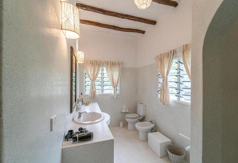 هتل Nyumba Ya Mbuyu