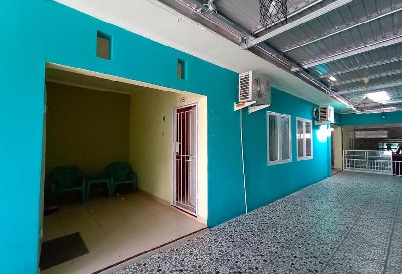 בית מלון כפרי Oyo 3348 Minimalis Homestay