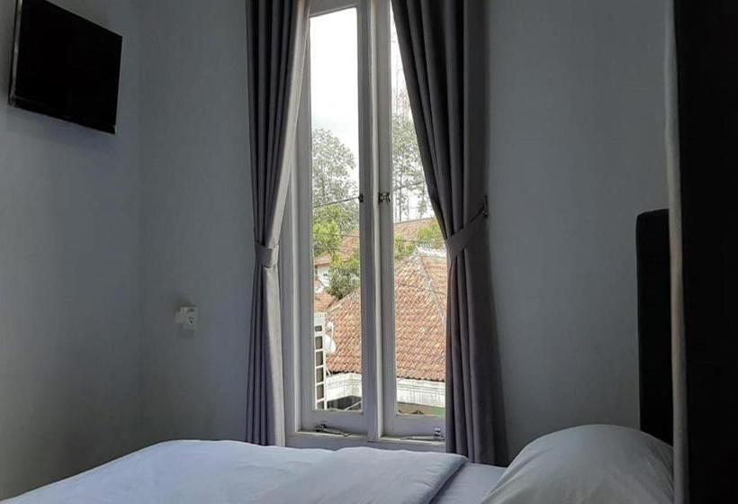 בית מלון כפרי Oyo 3353 Griya Difa