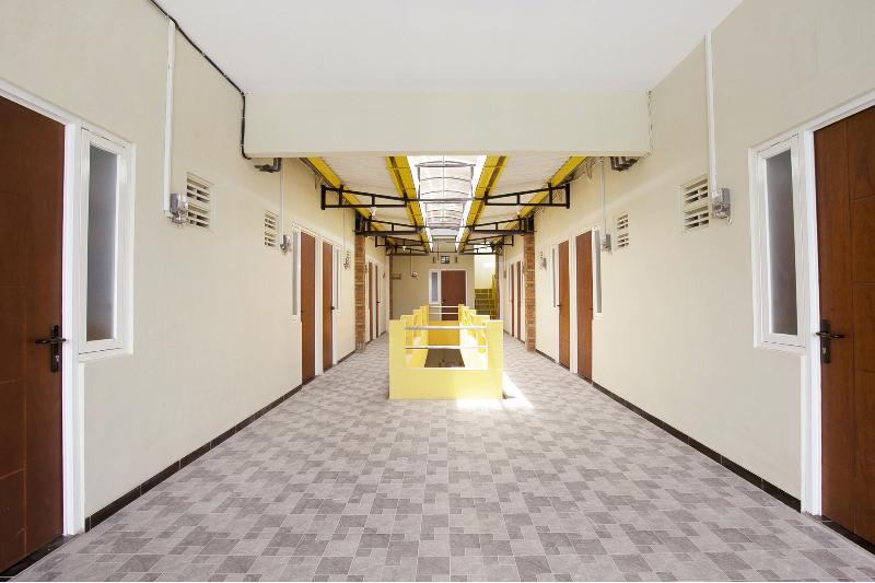 فندق Reddoorz Near Puri Anjasmoro Area Semarang