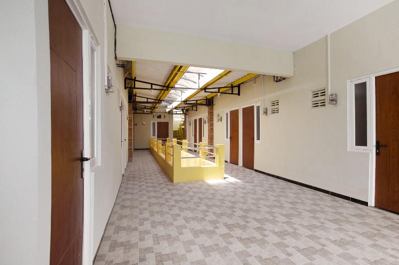 فندق Reddoorz Near Puri Anjasmoro Area Semarang