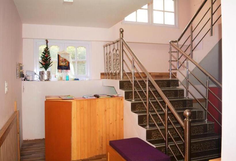 فندق Rufina Lachung De Crown