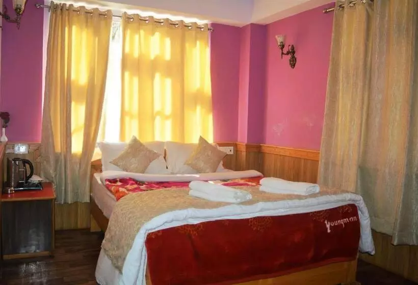 Hotelli Rufina Lachung De Crown