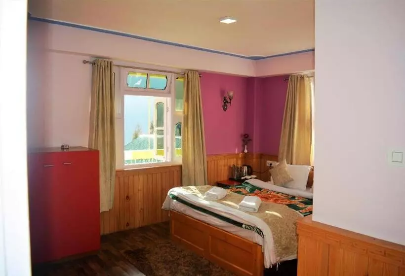 Hotelli Rufina Lachung De Crown