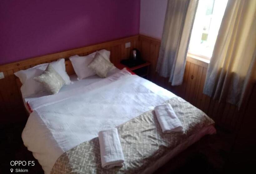 فندق Rufina Lachung De Crown