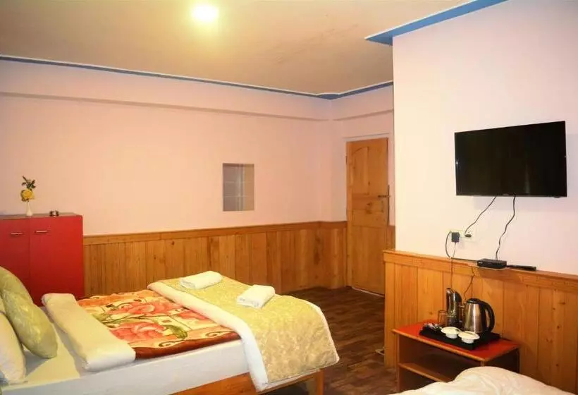 Hotelli Rufina Lachung De Crown