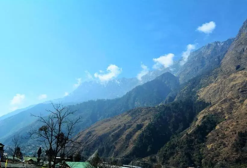 Hotelli Rufina Lachung De Crown