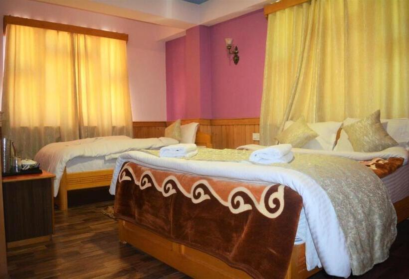 فندق Rufina Lachung De Crown