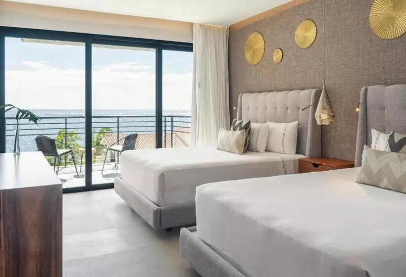 ホテル The Fives Oceanfront