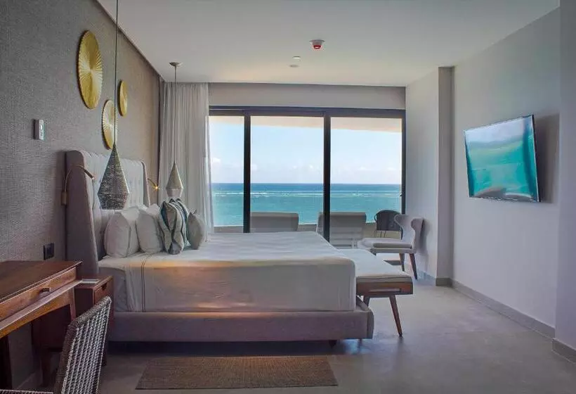 ホテル The Fives Oceanfront