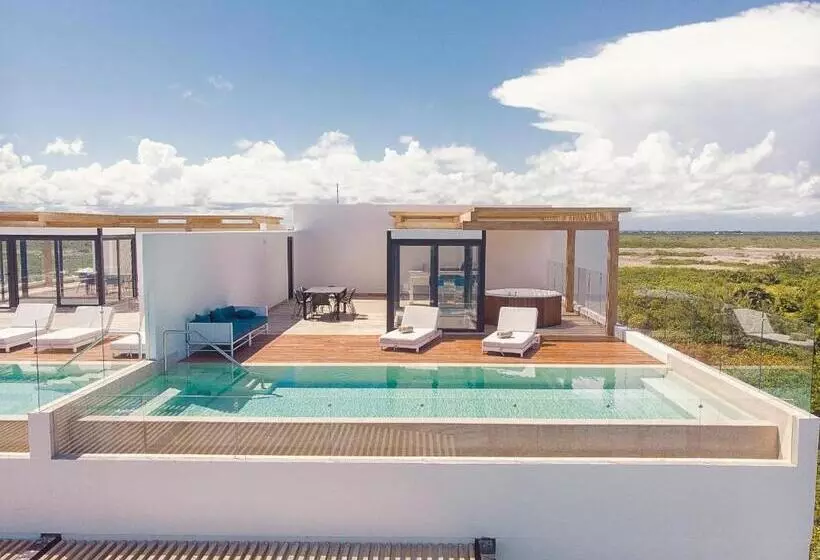 ホテル The Fives Oceanfront