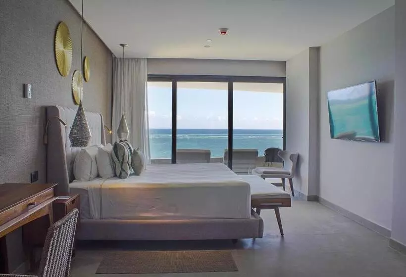 ホテル The Fives Oceanfront