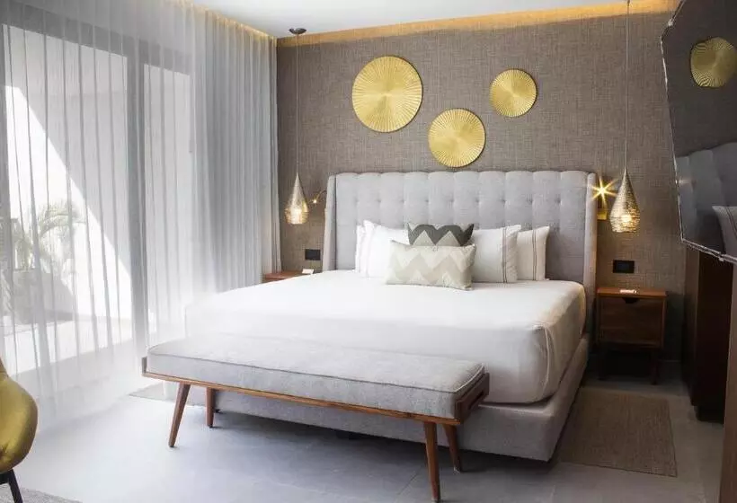 ホテル The Fives Oceanfront