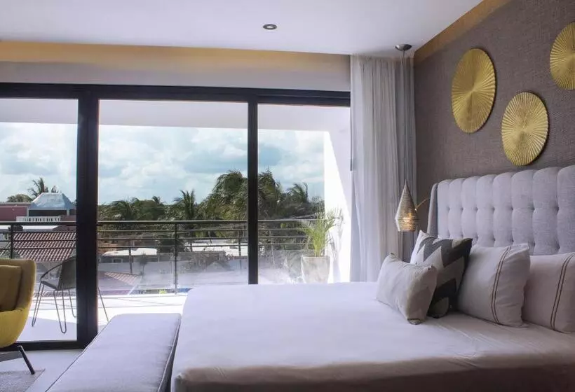 ホテル The Fives Oceanfront