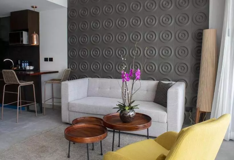 ホテル The Fives Oceanfront