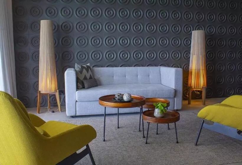 ホテル The Fives Oceanfront