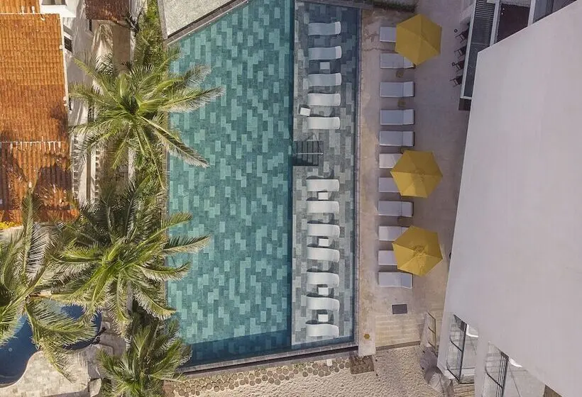 ホテル The Fives Oceanfront
