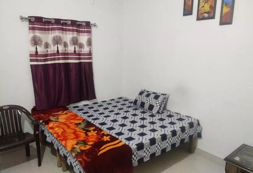 ペンション Nidhivan Homestay