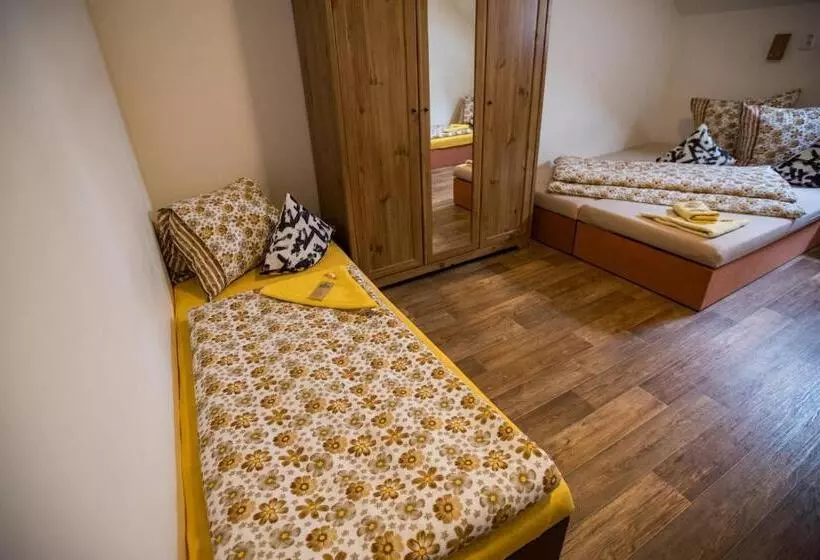 Majatalo Penzion Pod Kapličkou